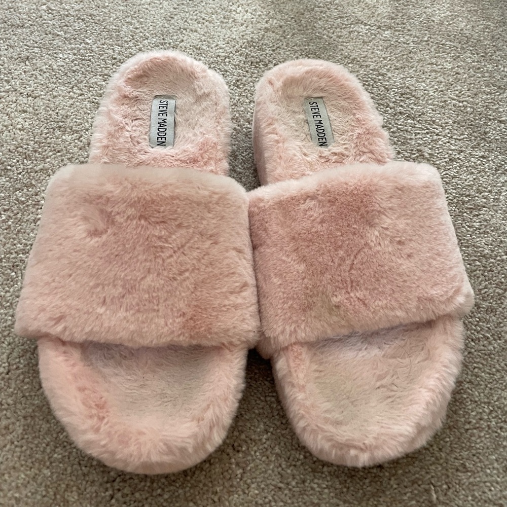 Steve Madden Fabfuzz pink Fluffy Faux Fur Platform Slippers